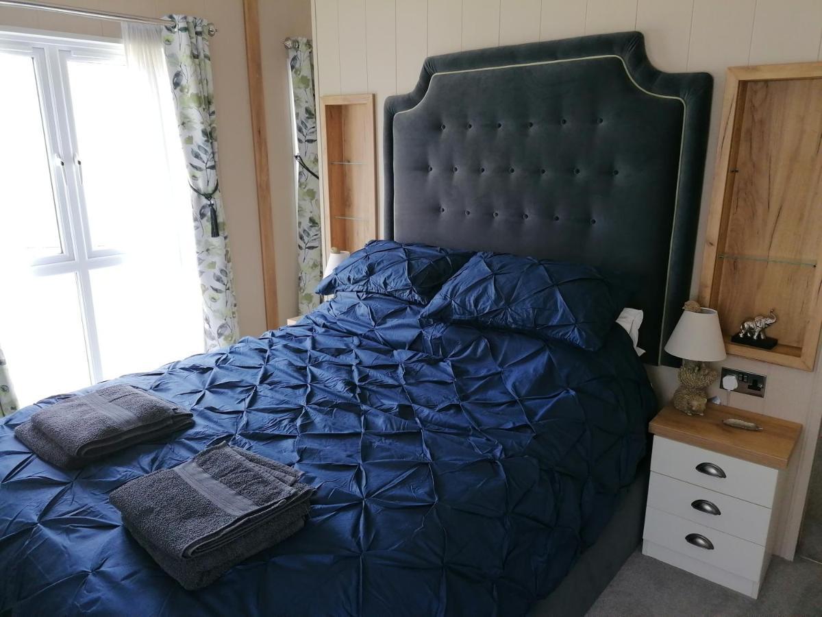 Luxury Lodge On Edge Of New Forest And 800M From Sea Entertainment And Leisure Passes Included Milford on Sea Exterior photo