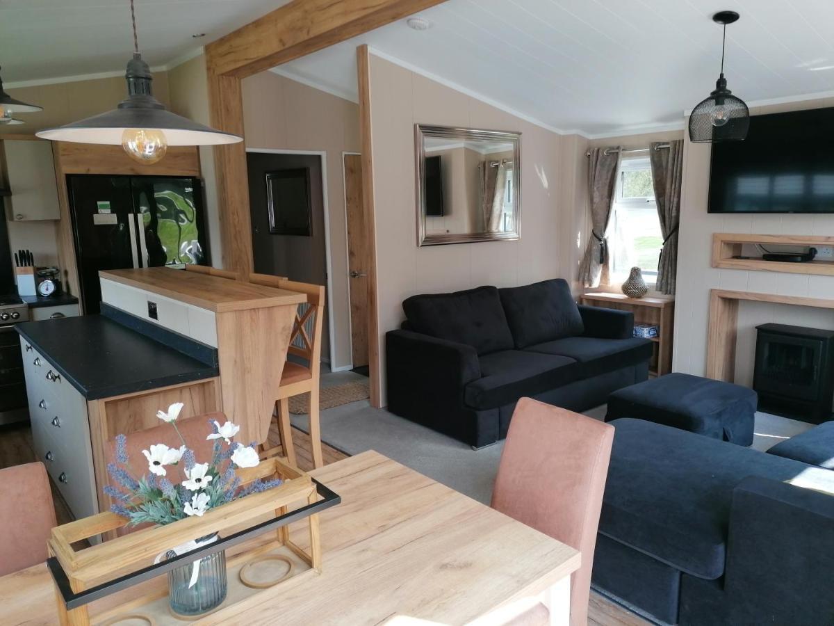 Luxury Lodge On Edge Of New Forest And 800M From Sea Entertainment And Leisure Passes Included Milford on Sea Exterior photo
