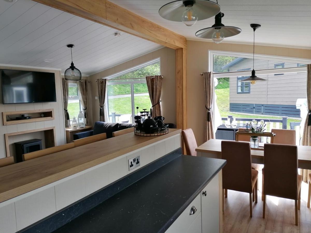 Luxury Lodge On Edge Of New Forest And 800M From Sea Entertainment And Leisure Passes Included Milford on Sea Exterior photo