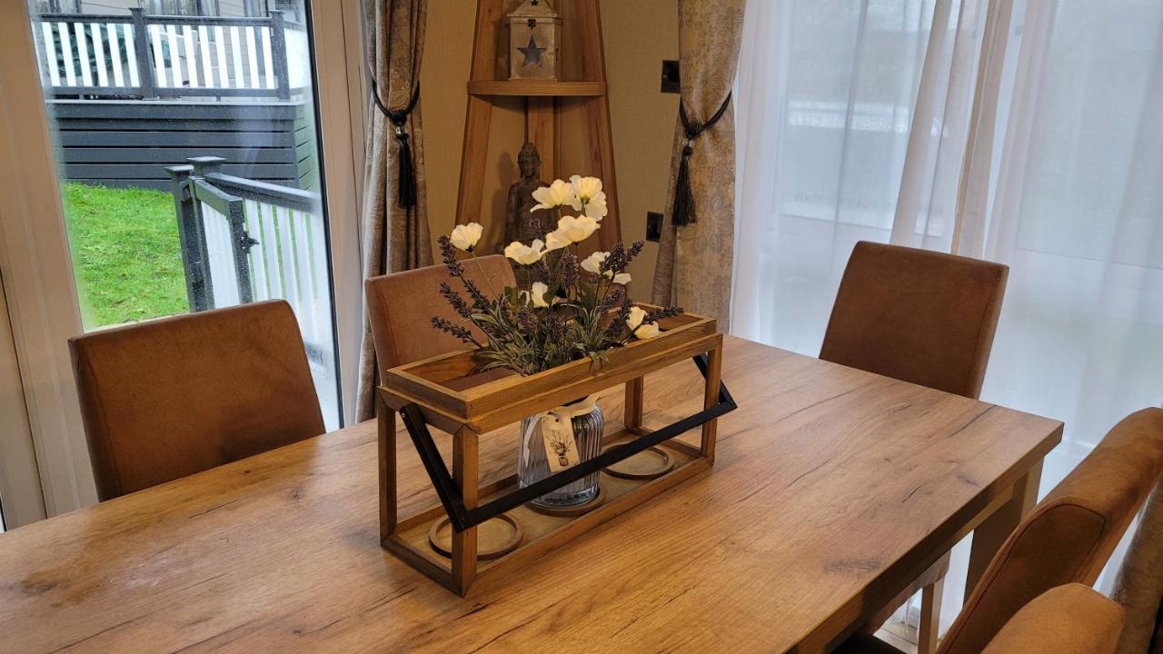 Luxury Lodge On Edge Of New Forest And 800M From Sea Entertainment And Leisure Passes Included Milford on Sea Exterior photo