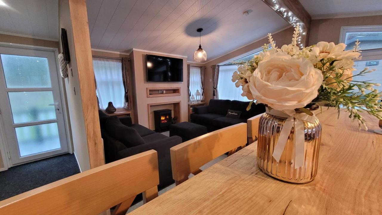 Luxury Lodge On Edge Of New Forest And 800M From Sea Entertainment And Leisure Passes Included Milford on Sea Exterior photo